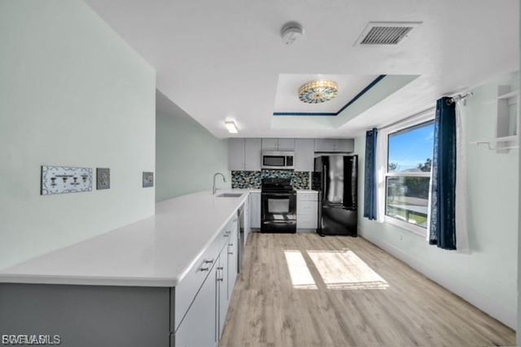 Image 8 of property listing at 1521 SW 47th TER 204, Cape Coral, FL 33914