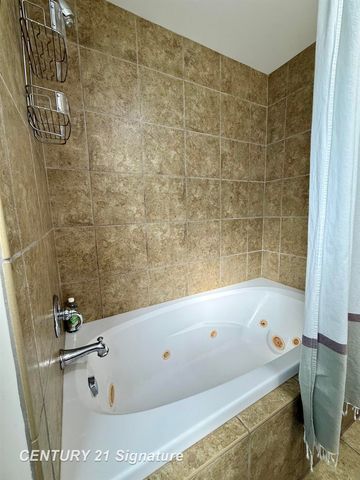 212 Auburn Street, Midland, MI 48640