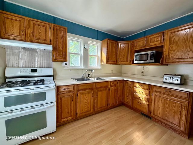 212 Auburn Street, Midland, MI 48640
