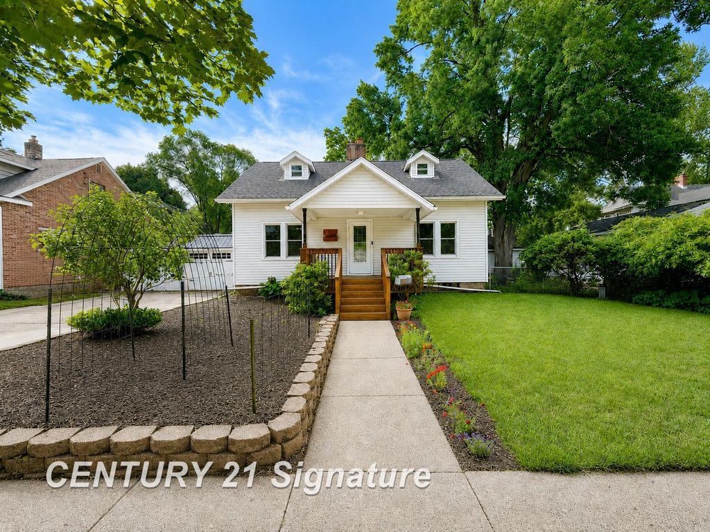 212 Auburn Street, Midland, MI 48640