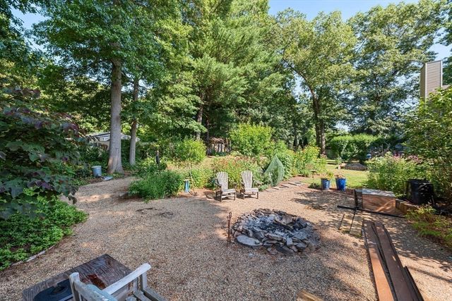 17 Rock Ave, Hudson, MA 01749