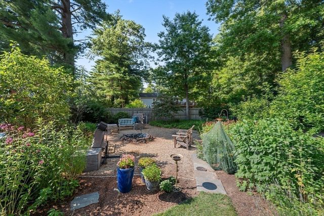 17 Rock Ave, Hudson, MA 01749