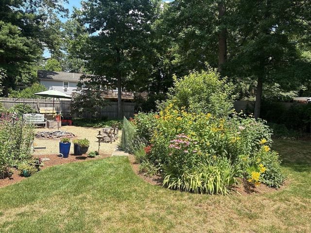 17 Rock Ave, Hudson, MA 01749