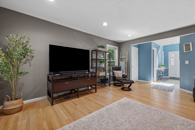 17 Rock Ave, Hudson, MA 01749
