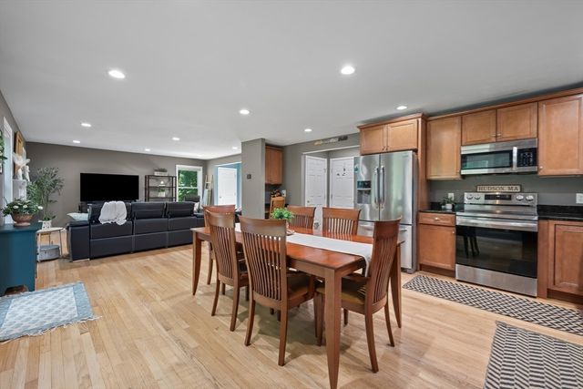 17 Rock Ave, Hudson, MA 01749