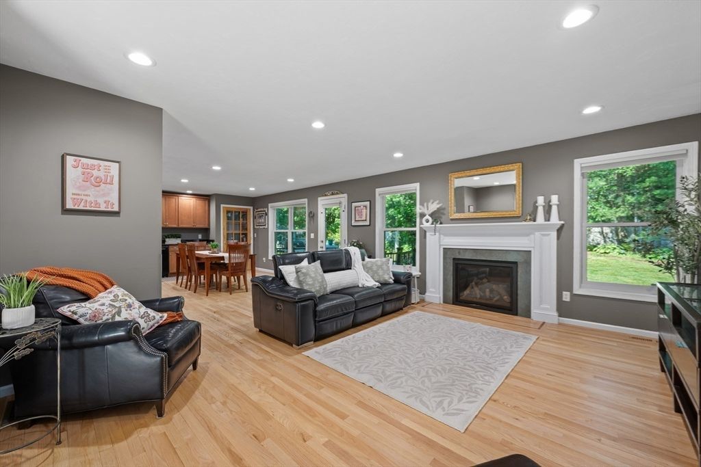 17 Rock Ave, Hudson, MA 01749