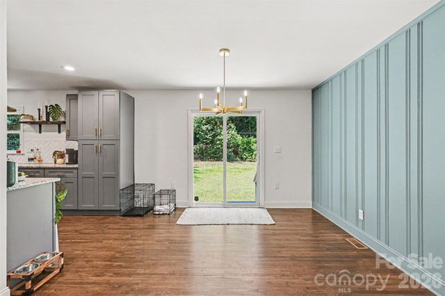 1027 Dresden Drive W, Charlotte, NC 28205
