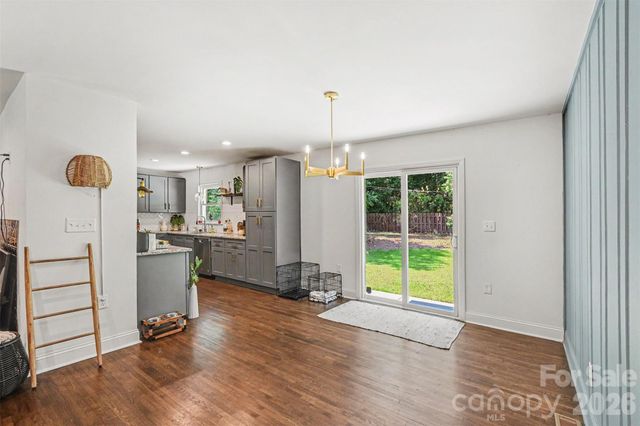 1027 Dresden Drive W, Charlotte, NC 28205