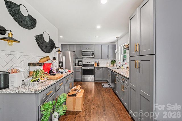 1027 Dresden Drive W, Charlotte, NC 28205