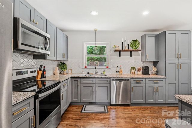 1027 Dresden Drive W, Charlotte, NC 28205