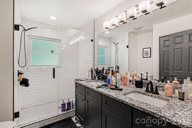 1027 Dresden Drive W, Charlotte, NC 28205