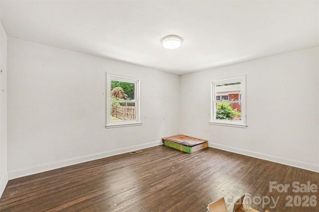 1027 Dresden Drive W, Charlotte, NC 28205