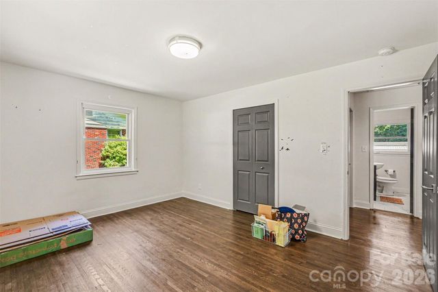 1027 Dresden Drive W, Charlotte, NC 28205