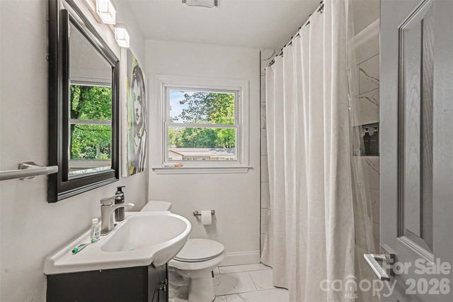 1027 Dresden Drive W, Charlotte, NC 28205