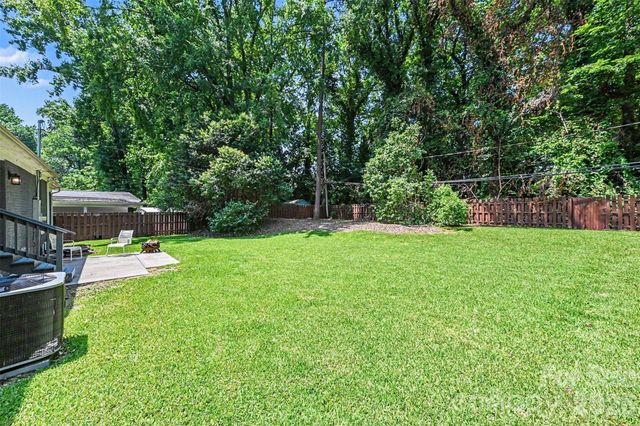 1027 Dresden Drive W, Charlotte, NC 28205