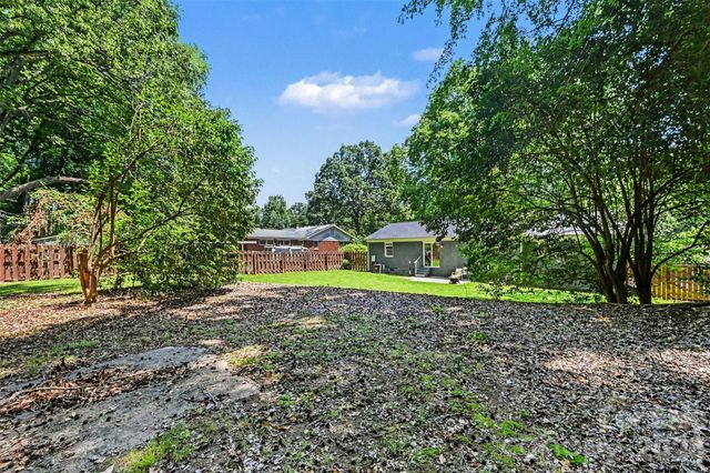 1027 Dresden Drive W, Charlotte, NC 28205