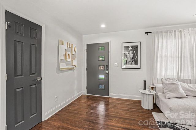 1027 Dresden Drive W, Charlotte, NC 28205