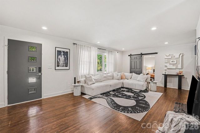 1027 Dresden Drive W, Charlotte, NC 28205