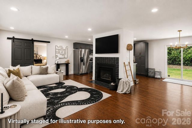 1027 Dresden Drive W, Charlotte, NC 28205