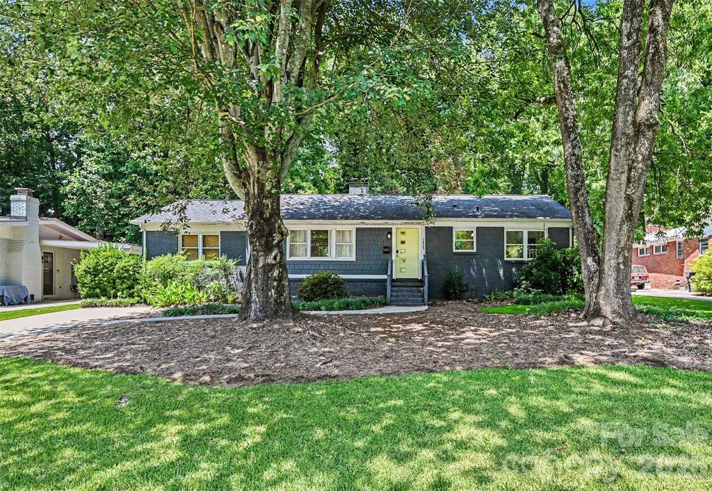 1027 Dresden Drive W, Charlotte, NC 28205