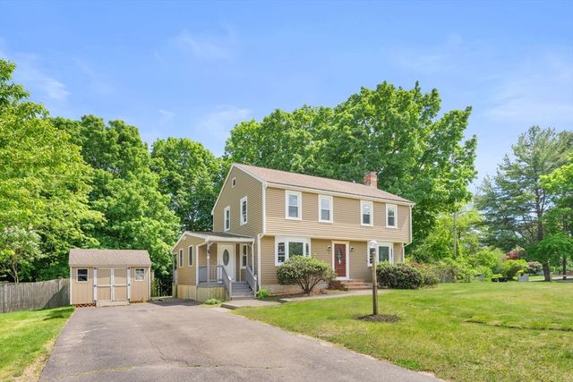 5 Tuckoosa Cir, Bridgewater, MA 02324