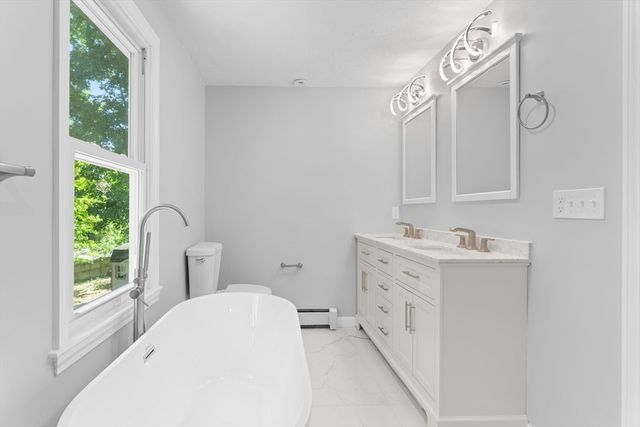 5 Tuckoosa Cir, Bridgewater, MA 02324