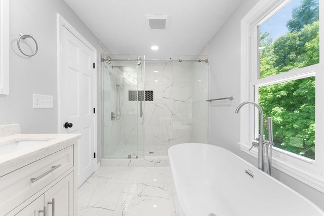 5 Tuckoosa Cir, Bridgewater, MA 02324