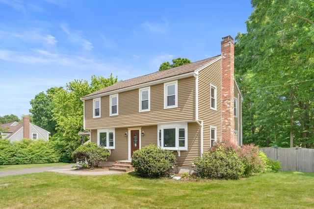 5 Tuckoosa Cir, Bridgewater, MA 02324