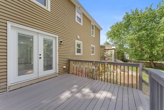 5 Tuckoosa Cir, Bridgewater, MA 02324