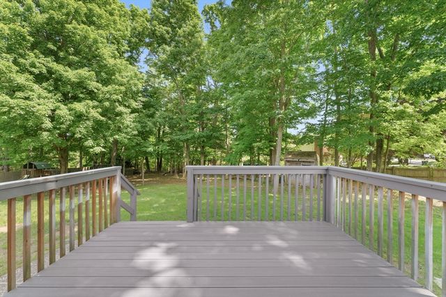 5 Tuckoosa Cir, Bridgewater, MA 02324