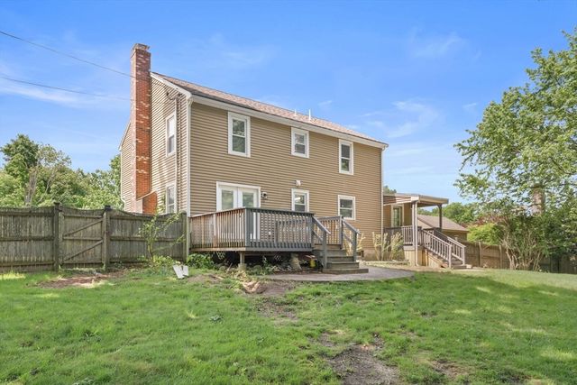 5 Tuckoosa Cir, Bridgewater, MA 02324
