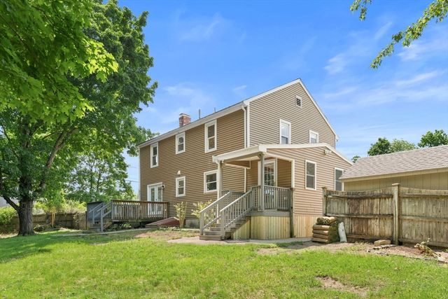 5 Tuckoosa Cir, Bridgewater, MA 02324