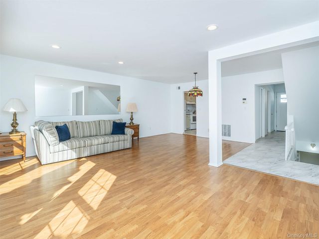 78 Santa Barbara Drive, Plainview, NY 11803