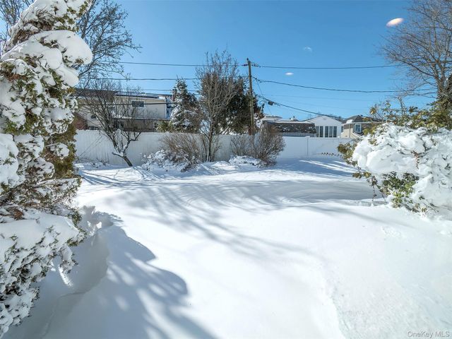 78 Santa Barbara Drive, Plainview, NY 11803