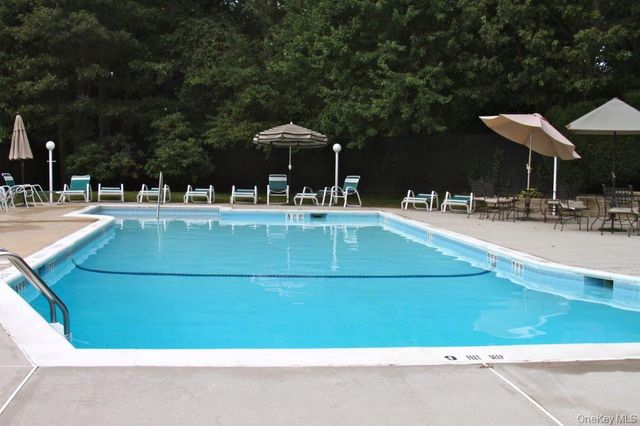 78 Santa Barbara Drive, Plainview, NY 11803