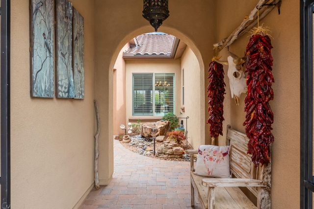 9016 Retablo Road NW, Albuquerque, NM 87120