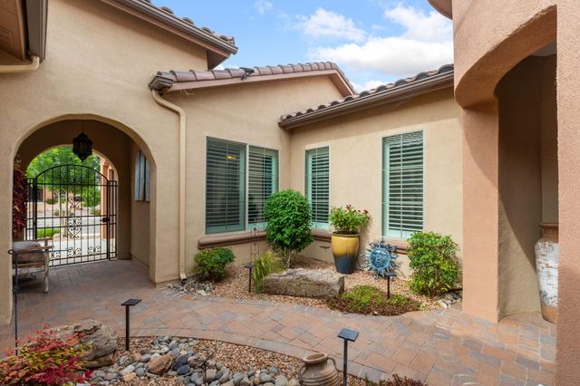 9016 Retablo Road NW, Albuquerque, NM 87120