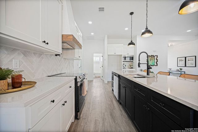 100 S Micah Andrews, Blanco, TX 78606