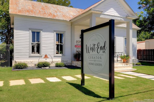 100 S Micah Andrews, Blanco, TX 78606