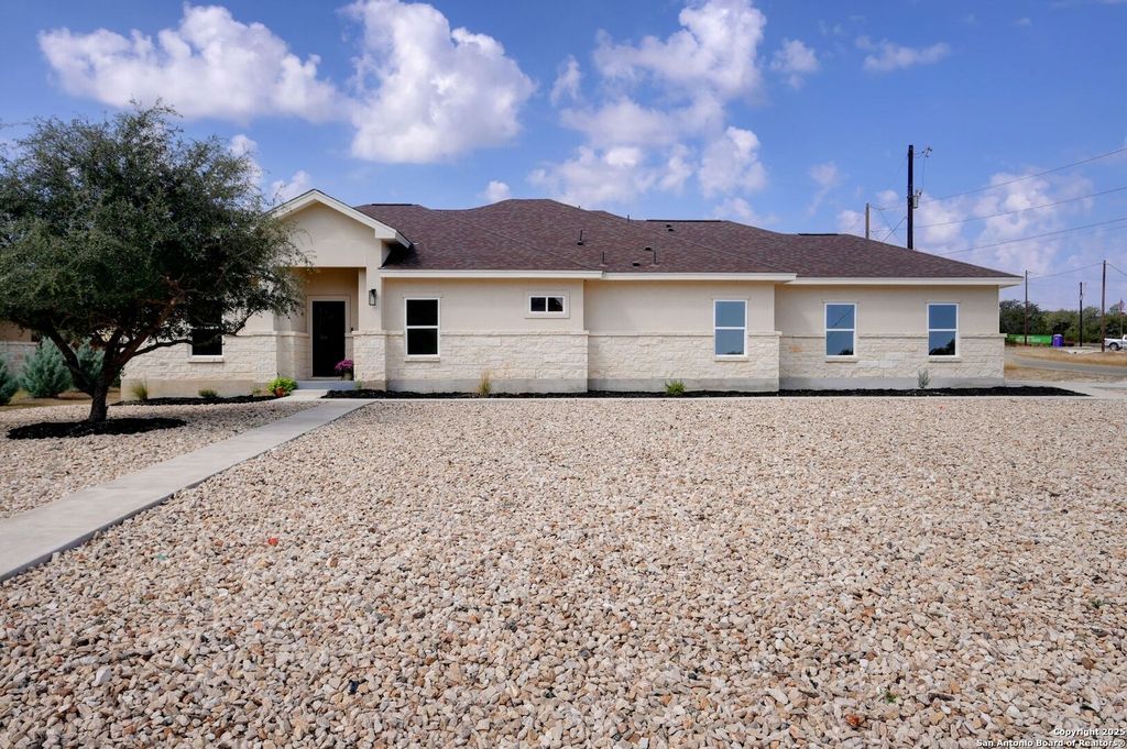 100 S Micah Andrews, Blanco, TX 78606