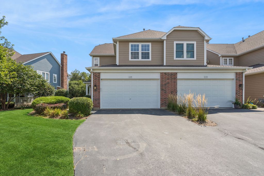 135 Tanglewood Drive, Glen Ellyn, IL 60137 — photo 2