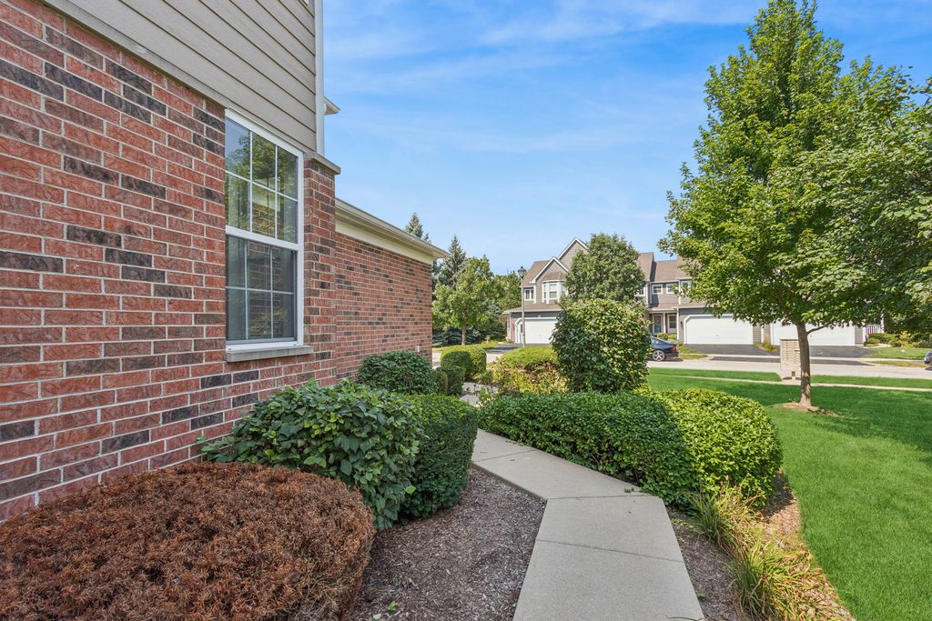 135 Tanglewood Drive, Glen Ellyn, IL 60137 — photo 4