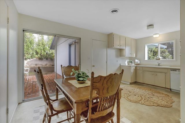 882 Forest Glade Cir, Grass Valley, CA 95945