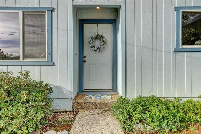 882 Forest Glade Cir, Grass Valley, CA 95945