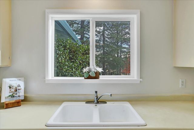 882 Forest Glade Cir, Grass Valley, CA 95945