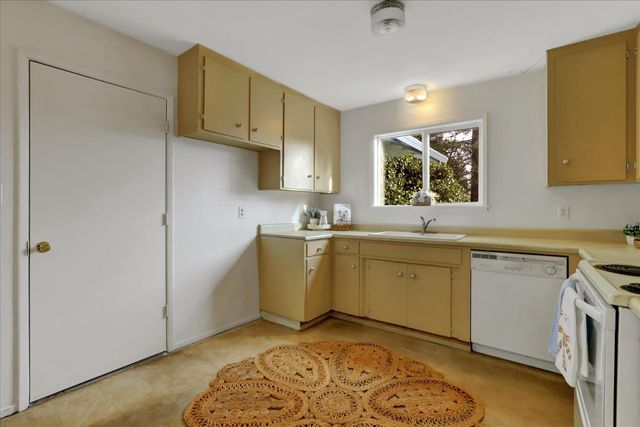 882 Forest Glade Cir, Grass Valley, CA 95945