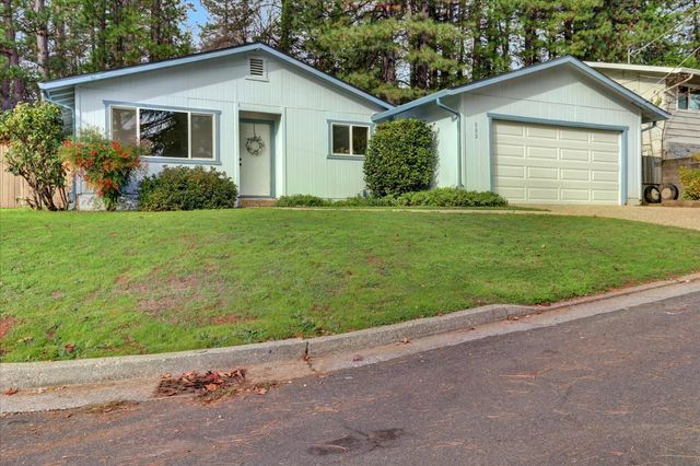 882 Forest Glade Cir, Grass Valley, CA 95945