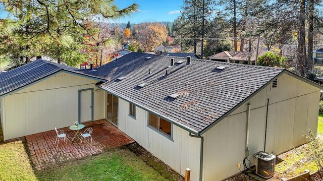 882 Forest Glade Cir, Grass Valley, CA 95945