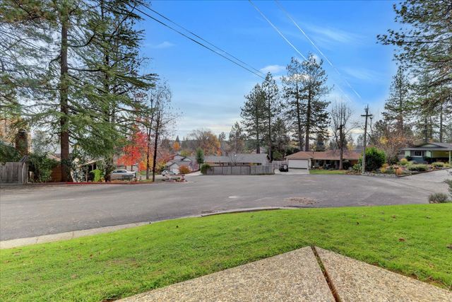 882 Forest Glade Cir, Grass Valley, CA 95945