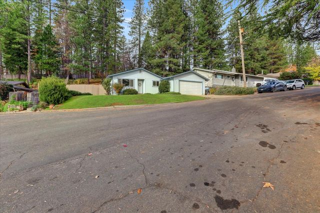 882 Forest Glade Cir, Grass Valley, CA 95945